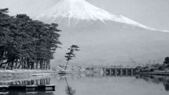 30年代日本东京富士山城市发电厂烟筒街景