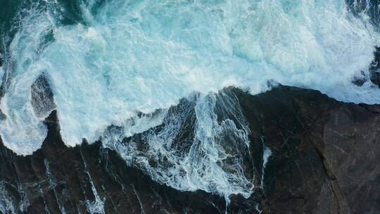 海浪冲击岩石 航拍4k平潭岛屿