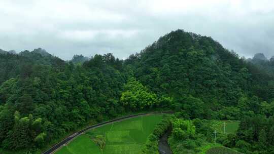 乡村振兴 青山绿水 山区乡村 农村