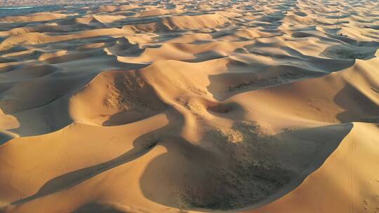 内蒙古腾格里沙漠航拍俯拍视频素材模板下载