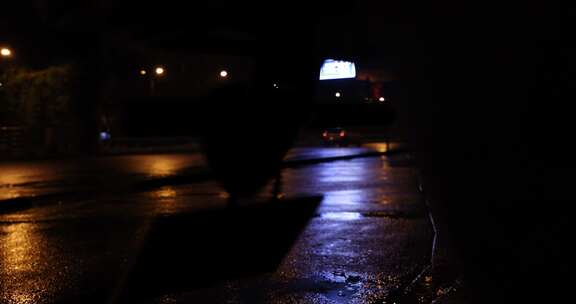 雨夜城市车流街道马路深夜交通