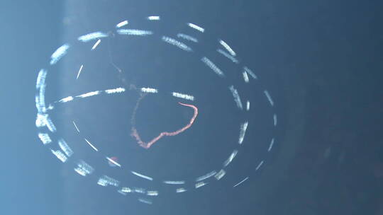 跳伞运动员在航展上表演视频素材模板下载