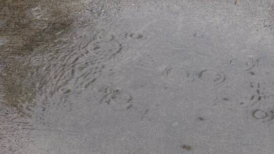 下雨雨点雨滴积水