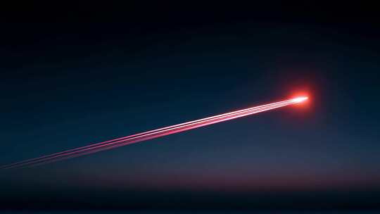 红色光束夜空划过科技创新