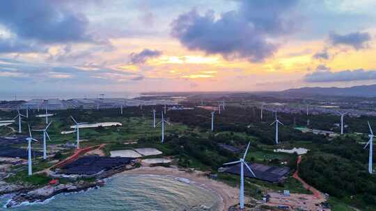 海岸线上风力发电机海岸风景