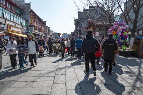 襄阳古城北街人流延时