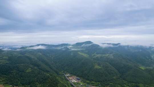 山顶的风车航拍