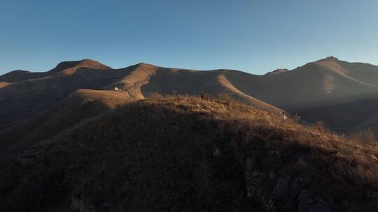 自然风光视频中国西部逆光高原湖泊高山阳光