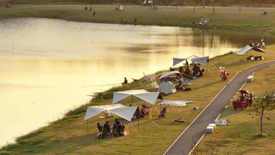 露营地 户外露营的人群 航拍素材