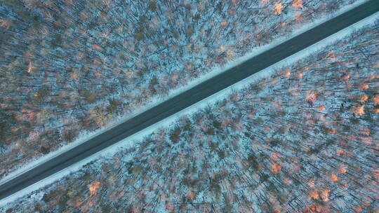 吉林长白山冬季林间公路航拍风景