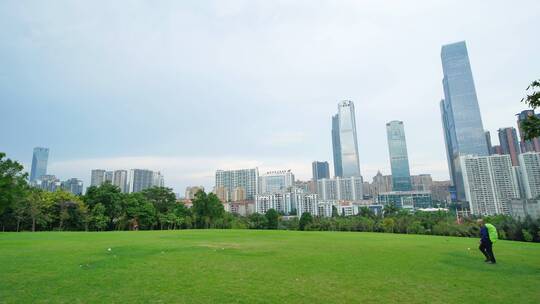 广西首府绿城南宁东盟商务区城市广场草坪