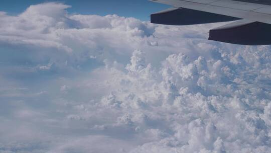 飞机上看天空的云