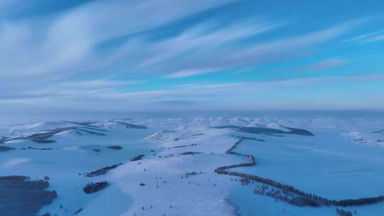 空中俯瞰冬季雪原风光