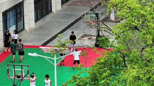 篮球场小学生打篮球视频素材模板下载