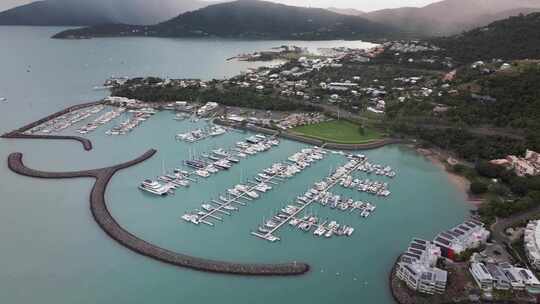 艾尔利港海滩湾泻湖珊瑚海码头空中无人机雨