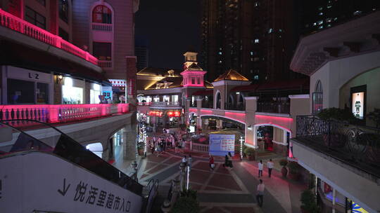 武汉洪山区世界城光谷步行街夜景