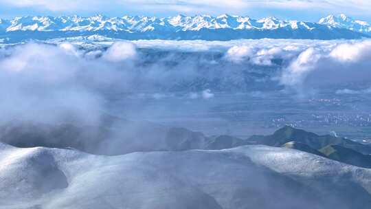 新疆雪山