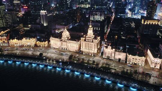 航拍上海黄浦江沿岸外滩地标建筑群夜景