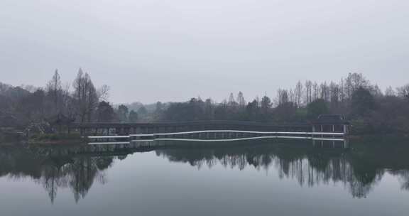 中国杭州西湖浴鹄湾霁虹桥清晨