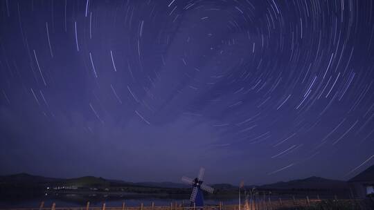 中国内蒙古乌兰布统红松湖景区星空延时摄影