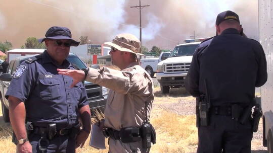 国土安全部人员协助亚利桑那州纪念碑火灾视频素材模板下载