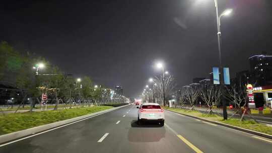 城市夜晚夜景开车第一视角汽车窗外沿途风景视频素材模板下载