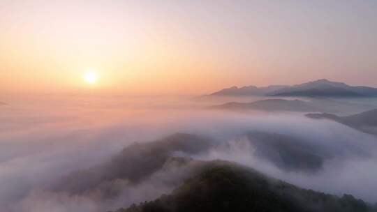 航拍群山唯美云海朝阳光芒