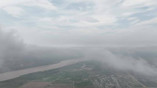 云雾缭绕下的黄河母亲河