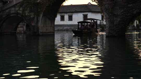 乌镇水乡小桥流水乌篷船名胜风景区