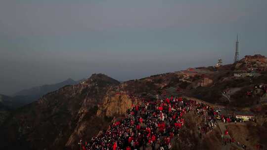 启航2025！泰山之巅，迎来新年第一缕阳光！