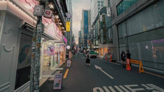 首尔街道上游客的延时拍摄视频素材模板下载