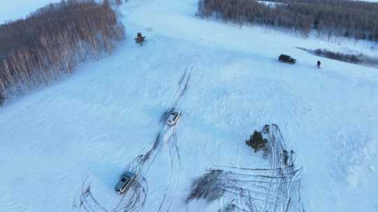 越野车雪地穿越雪原