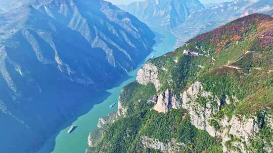 大气航拍巫峡红叶