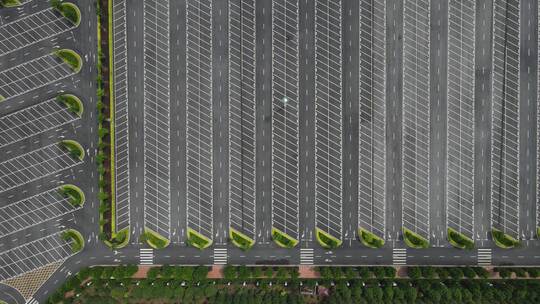 航拍城市室外空旷停车场