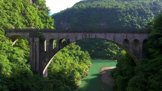 4K航拍壶瓶山大峡谷黄虎港石拱大桥2