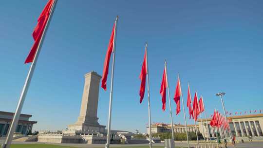 天安门广场人民英雄纪念碑前的红旗