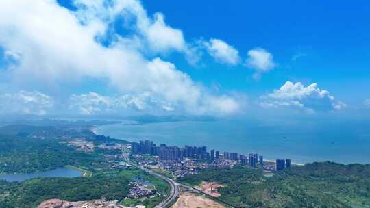 城市高空俯瞰海滨城市风光全景汕尾航拍延时