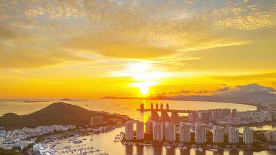 海南三亚三亚湾日落晚霞璀璨自贸港城市延时