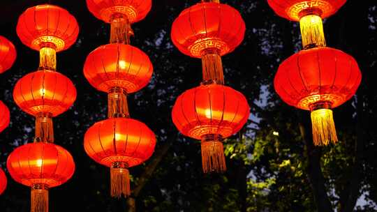 南京夫子庙老门东景区悬挂的新年气氛红灯笼