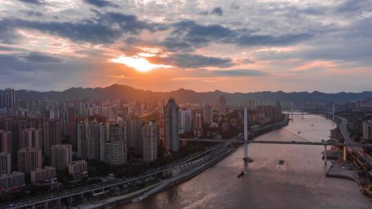 重庆红岩村大桥夕阳环绕