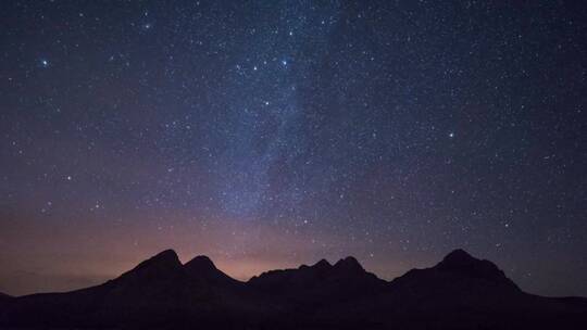 夜晚看到的银河