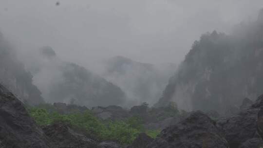 雨后山区神秘的云雾