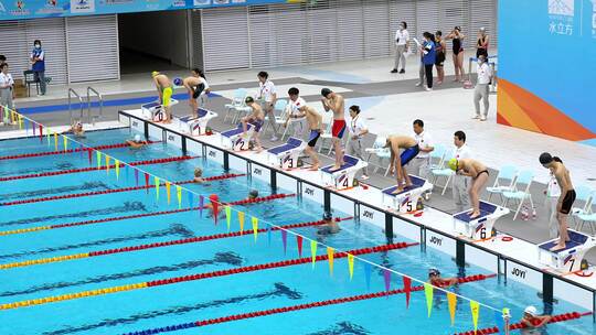 水立方国家游泳中心自由泳比赛运动员出发