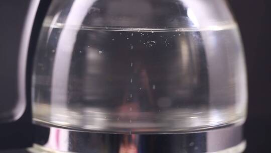 玻璃水壶烧水煮水视频素材模板下载