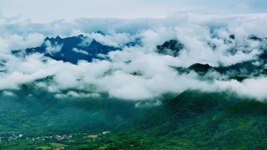 航拍陕西秦岭山脉圭峰山