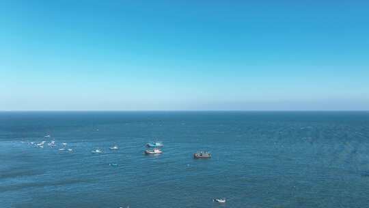 大海渔船航拍海上船只海洋风光碧海蓝天风景