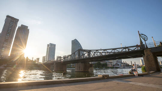 夕阳下海河美景