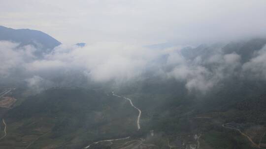 航拍乡间雨雾云雾山野山峰山丘风景大景