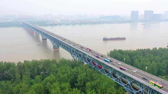 南京长江大桥日间车流轮船铁路航拍
