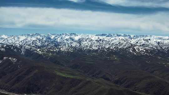 夏季雪山航拍全球变暖季节变化雪山融化